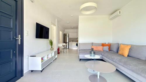 Pangaio Apartment | Sea the Sky Apartment with Pool by Horizon Homes