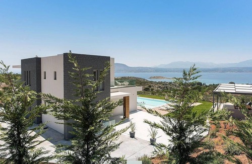 Akrotiri Villa | Sea View 4 bedroom villa