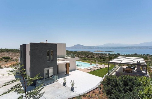 Akrotiri Villa | Sea View 4 bedroom villa