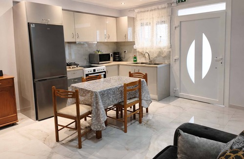Ionia Apartment | Sea View Kallisto - Mastiha Grove Suite, Chios