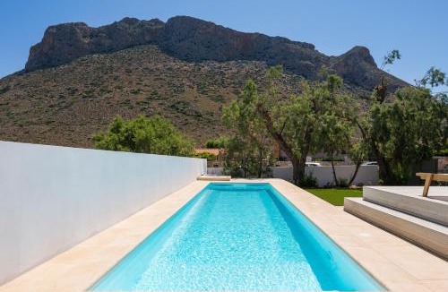 Stavros Villa | Sea View White Villa