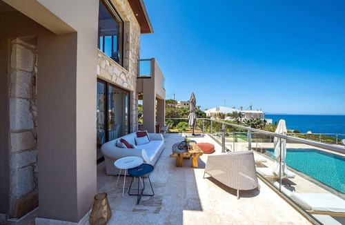 Stavros Villa | Seafront 4 bedroom villa