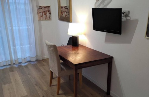 Thessaloniki Apartment | Seafront Apartment - Sleeps 13 - Parking - Balcony