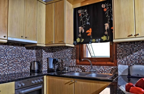 Kefalari Apartment | SEAFRONT APARTMENT, JUST 10 METERS FROM THE BEACH