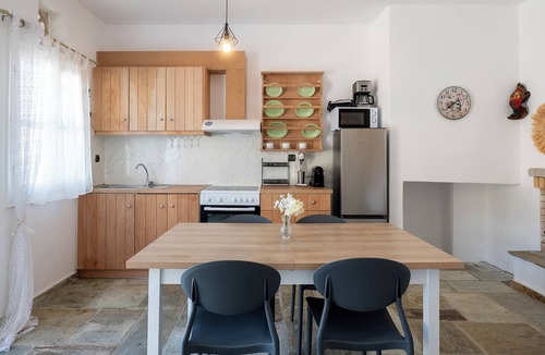 Exomvourgo Apartment | Seafront maisonettes by TinosStay