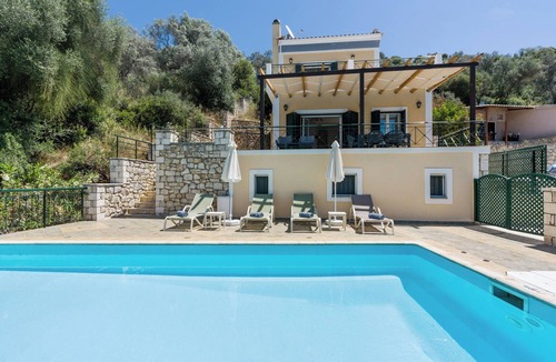 Meganisi Villa | Seafront plot villa, seaviews, p-pool, walk to beach - Villa Argiri, Meganisi