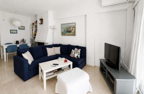 Katakali Apartment | Seaside Almyra Stay with pool Agioi Theodoroi