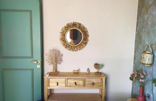 Sarakiniko Apartment | SeaSide Backyard