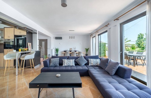 Kato Galatas House | Seaside House