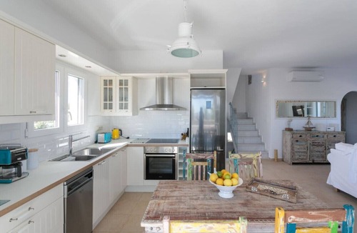 Maragas Villa | Seaside Naxos Villa Ariadne 4 BDR 3 BATH with Private Pool @ Plaka ⛱️