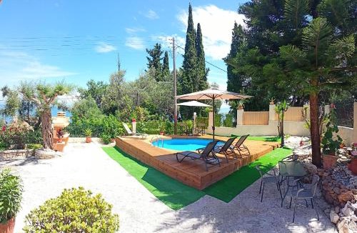 Agia Pelagia Chlomou Apartment | Seaside Pool Villa
