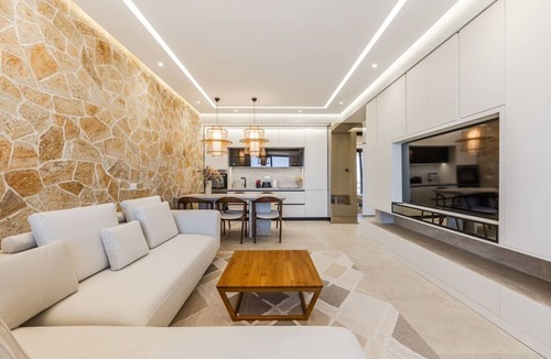 Vlore Apartment | Seaview Elegance Apartment | Luxury & Free Parking by PikHost