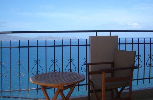 Ravdoucha Apartment | Seaview Studio, 3 pers. panoramic seaview in beautiful setting, west from Chania
