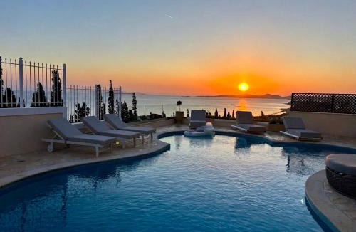 Lagonissi Villa | Seaview Villa Resort Lagonissi - Walk to Beach