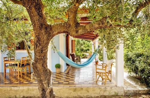 Vasilikos Cottage | Self catered Daphnes cottage #1 with large veranda and garden near the beach.