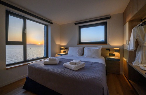 Lefktron Hotel | SELINI Penthouse Suite, Mani Suites