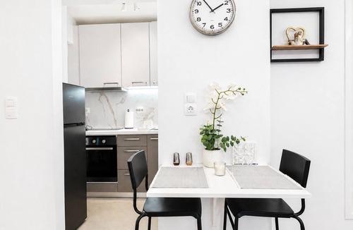 Athens Apartment | Semi-Basement Studio in Authentic Athens – ΜΡS