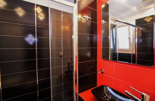 Adamas House | Semiramis Hotel Deluxe Double Room Cozy & Central