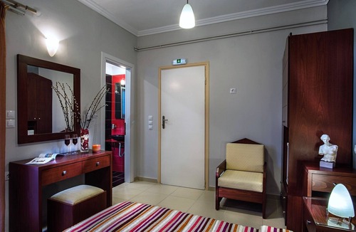Adamas House | Semiramis Hotel Deluxe Double Room Cozy & Central