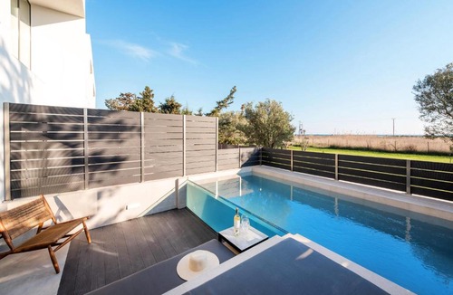 Nea Iraklia Villa | Serene Villas Halkidiki - Cfront private pool