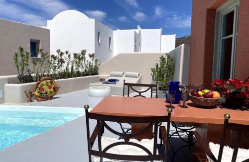 Finikia Villa | Signature Santorini Villa 2 Bedroom Villa Private Jetted Pool & Beautiful