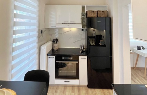Kolokinthou Apartment | Skyline Penthouse, 5’ to Metro, Expansive Terrace, Lightning-Fast Fiber WiFi