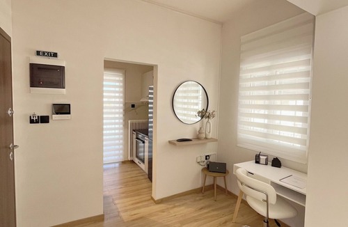 Kolokinthou Apartment | Skyline Penthouse, 5’ to Metro, Expansive Terrace, Lightning-Fast Fiber WiFi