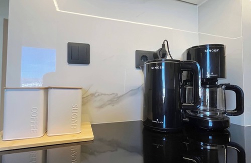 Kolokinthou Apartment | Skyline Penthouse, 5’ to Metro, Expansive Terrace, Lightning-Fast Fiber WiFi