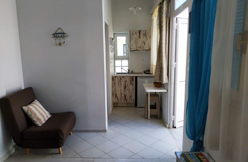 Agia Pelagia Apartment | Small studio with a large veranta