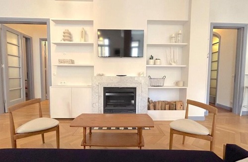 Pasalimani Apartment | Spacious 5BR near Marina Zea & Votsalakia