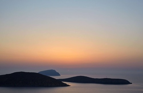 Serifos Villa | Spacious 6 bdrm Stone Villa with Pool