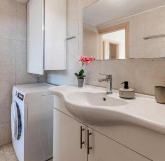 Agkisaras Apartment | Spacious Anna Apartment With Beach Access