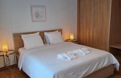 Gazi Apartment | Spacious Art Apartment in Gazi 2 min Metro