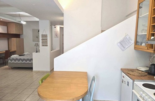 Marousi Apartment | Spacious cosy studio w/100mbps Fiber@Home WiFi in very safe & quiet area!