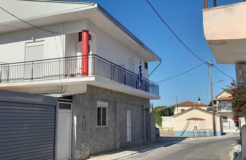 Mikromani Apartment | Spacious Room with Sofa Bed Near Kalamata Airport, Messinia