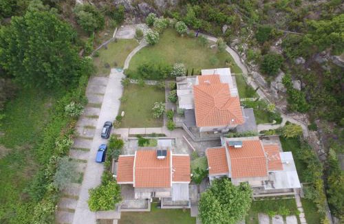 Elia House | Spathies Maris