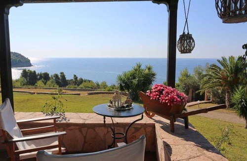 Kassandra Villa | Spectacular villa near the beach