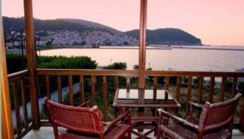 Skopelos Town Apartment | Spitalia Studios