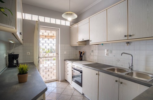 Potokaki Apartment | Stefanos Home Cozy Apartment Near Airport Lush Garden Free Parking