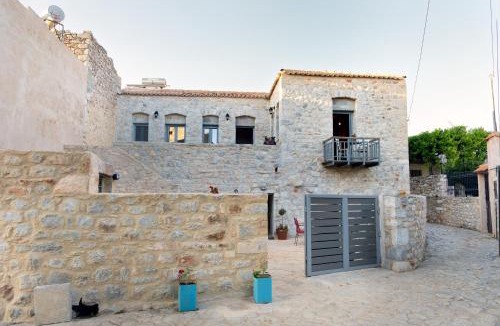 Omales House | Stenorougi Charias