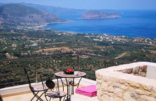 Monemvasia Villa | Stone Art Villa Hot Tub & Kastro