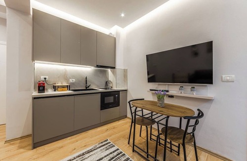 Gjirokaster Apartment | Stone City Stay | Central Gjirokastër Apartment by PikHost