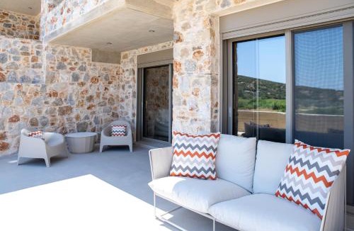 Kymi-Aliveri Apartment | Stone Luxury Suites