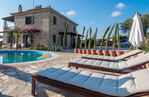 Ano Kalon Neron Villa | Stone Villa Zoe Kalo Nero ~ Sea turtles, Ancient Sites & olives