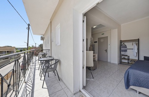 Kavos Apartment | Studio Apartment '2 Premium' with Shared Terrace, Wi-Fi and Air Conditioning