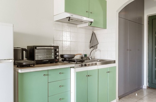 Kiparissia Apartment | Studio Apartment '3' with Private Terrace, Wi-Fi and Air Conditioning