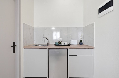Kavos Apartment | Studio Apartment '4 Premium' with Shared Terrace, Wi-Fi and Air Conditioning