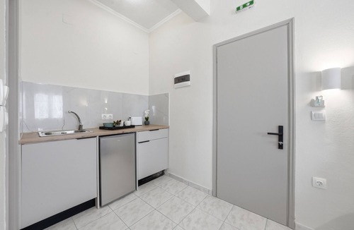 Kavos Apartment | Studio Apartment '4 Premium' with Shared Terrace, Wi-Fi and Air Conditioning