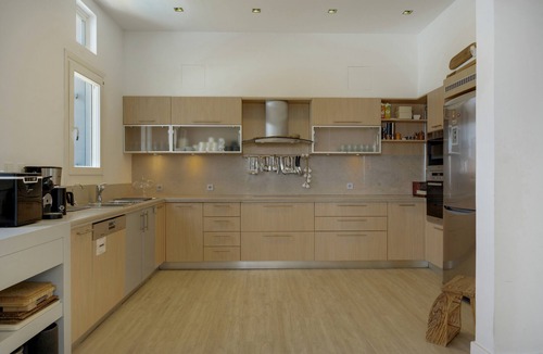 Syros House | Studio Apartment "Blueros - Black Stone Suite" with Sea View, Shared Pool & Wi-Fi