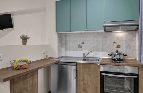 Agios Ioannis Apartment | Studio Apartment 'Elaia 3' with Mountain View, Wi-Fi and Air Conditioning